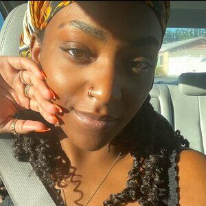 Meet your Posher, Simone